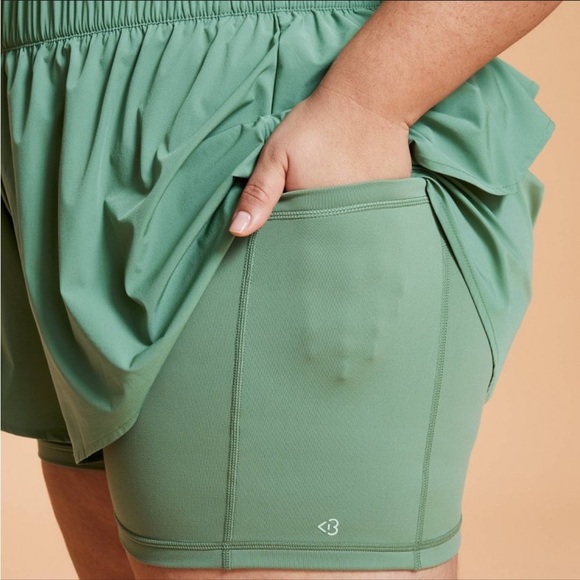 NWT Blogilates Women's Ruffle Woven Mid-Rise Shorts 4" - Olive Green 1X - Picture 3 of 6